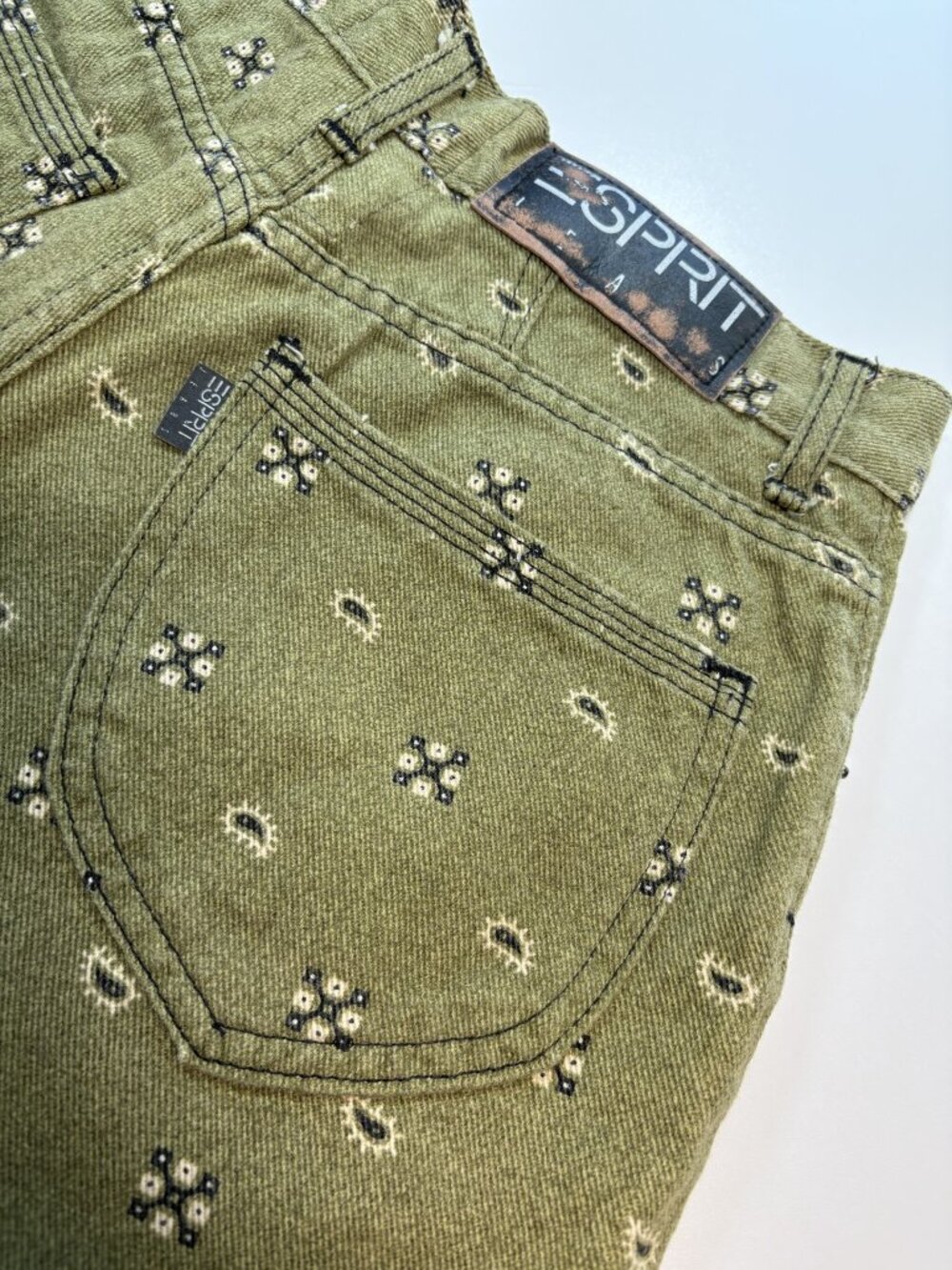 Esprit Olive Green Bandana Paisley Print Denim Shorts Size 28 High Rise Frayed - Picture 3 of 9